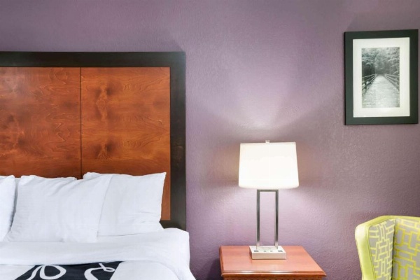 La Quinta Inn & Suites by Wyndham Knoxville North I-75 image 13