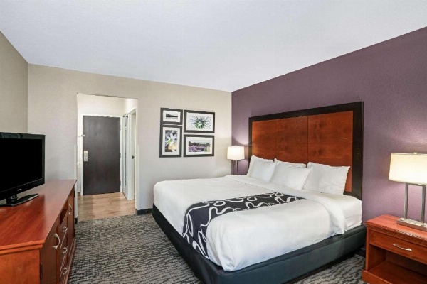 La Quinta Inn & Suites by Wyndham Knoxville North I-75 image 17