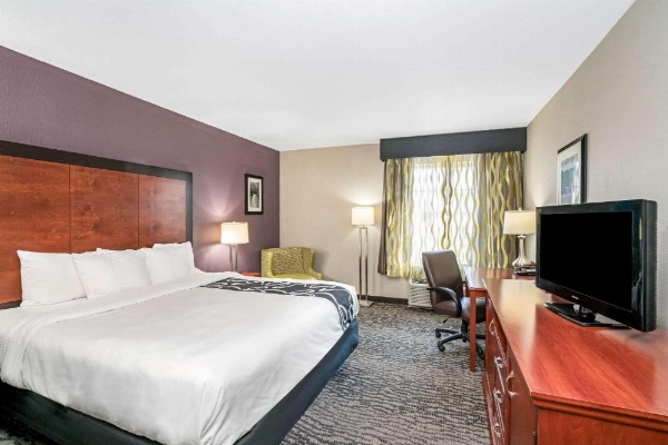 La Quinta Inn & Suites by Wyndham Knoxville North I-75 image 18