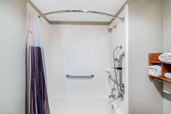 La Quinta Inn & Suites by Wyndham Knoxville North I-75 image 21