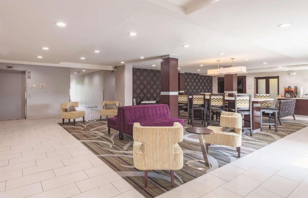 La Quinta Inn & Suites by Wyndham Knoxville North I-75 image 27