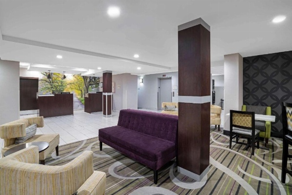 La Quinta Inn & Suites by Wyndham Knoxville North I-75 image 28